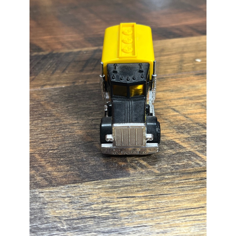 Vintage 1981 Matchbox Peterbilt Supergas Tanker Truck Black Yellow Macau Diecast - Picture 4 of 7